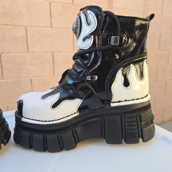 New Rock Metallic M-288-C10 Platform Boots - Picture 8 of 16